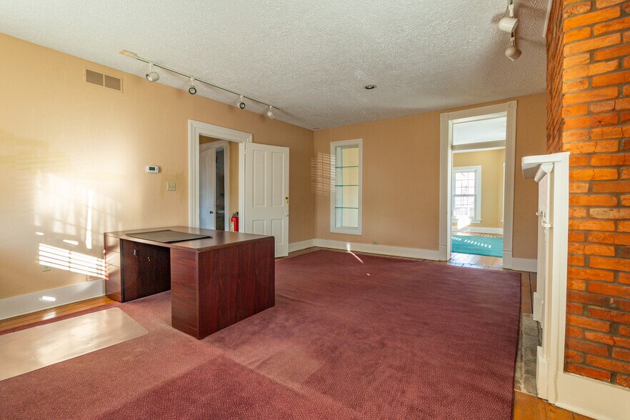 More Photos Of 323 S Main St, Zelienople Office Residential For Lease