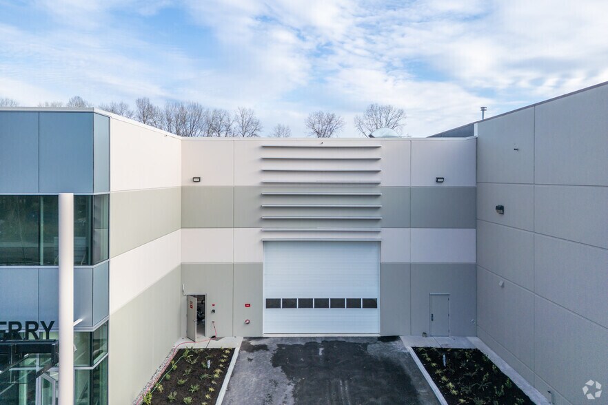 More Photos Of 8530 Roseberry Av, Burnaby Distribution For Lease