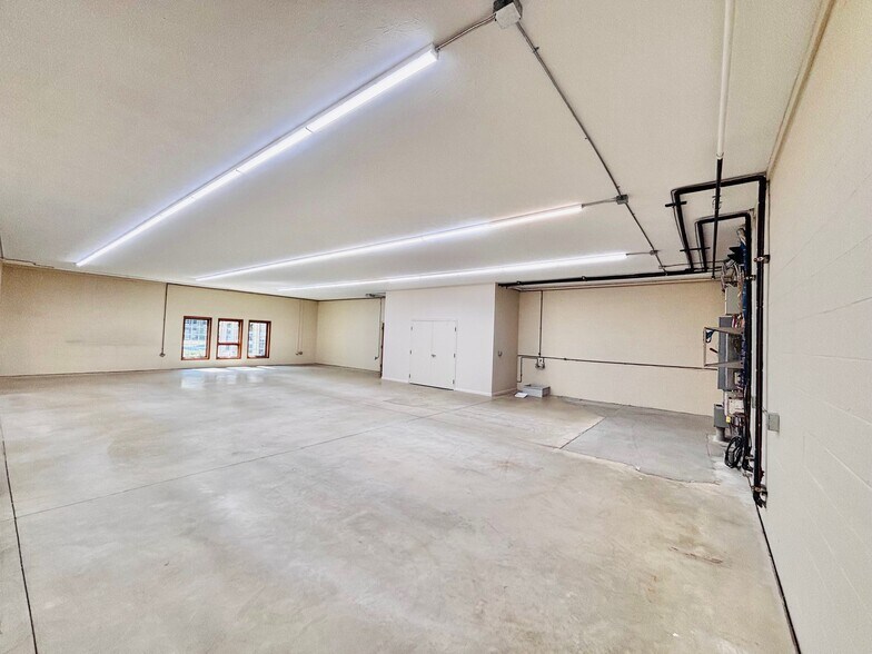 More Photos Of 27911 Clemens Rd, Westlake Office Residential For Lease