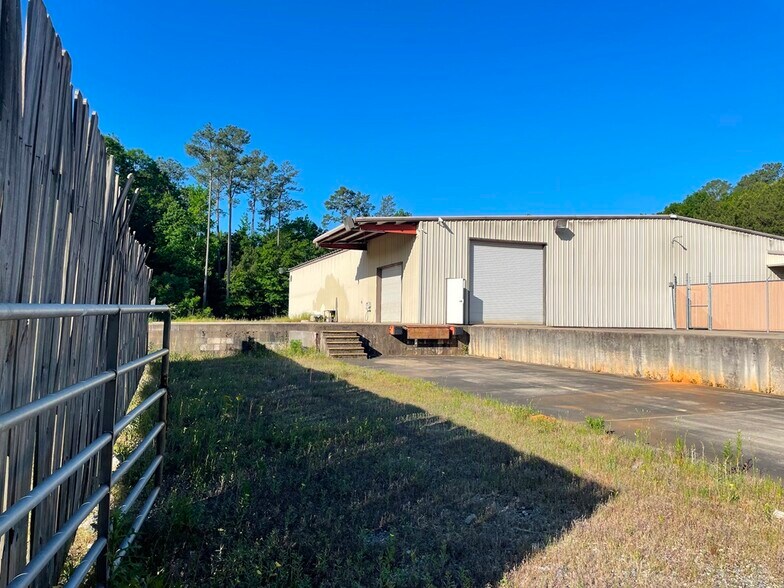 More Photos Of 300 Delano Dr, Manchester Warehouse For Sale