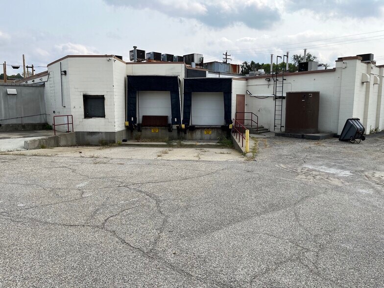 More Photos Of 30 Illinois Ave, Cincinnati Warehouse For Lease