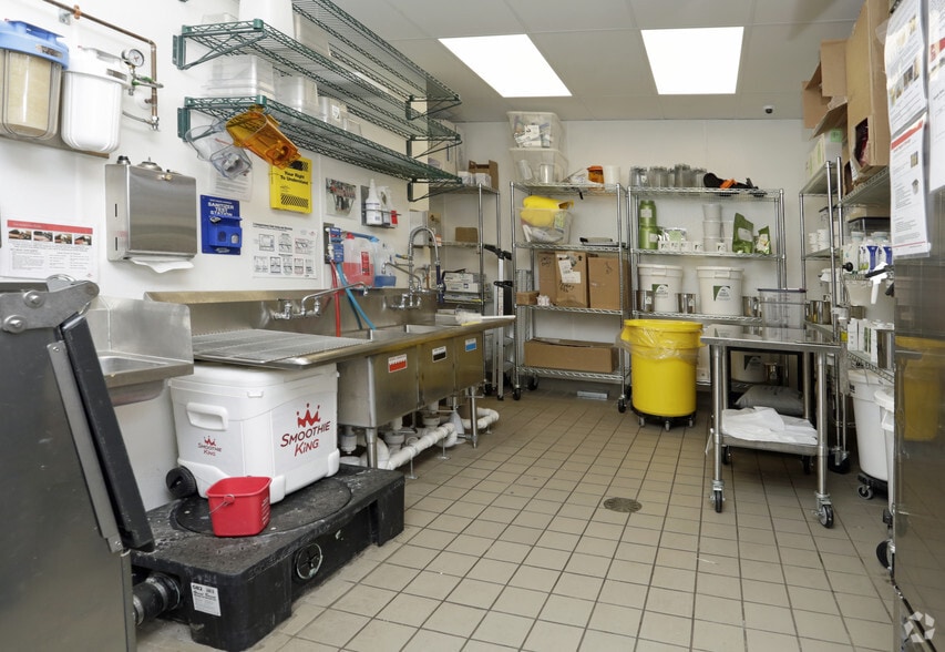 More Photos Of 1450 P St NW, Washington Storefront For Sale