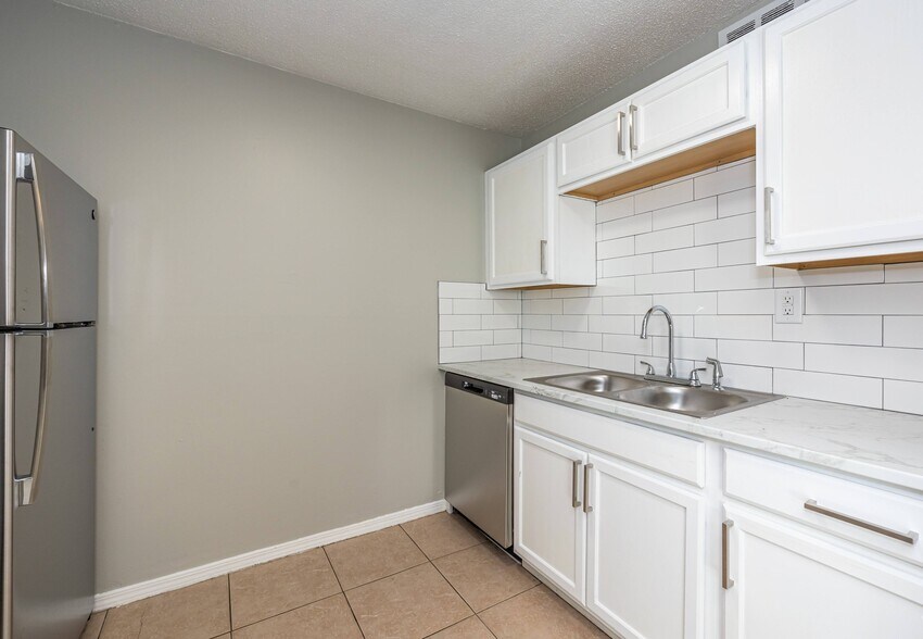 More Photos Of 108 NW 63rd St, Kansas City Apartments For Sale