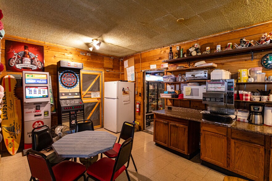 More Photos Of 13899 MT HIGHWAY 200 Hwy, Sun River Bar For Sale