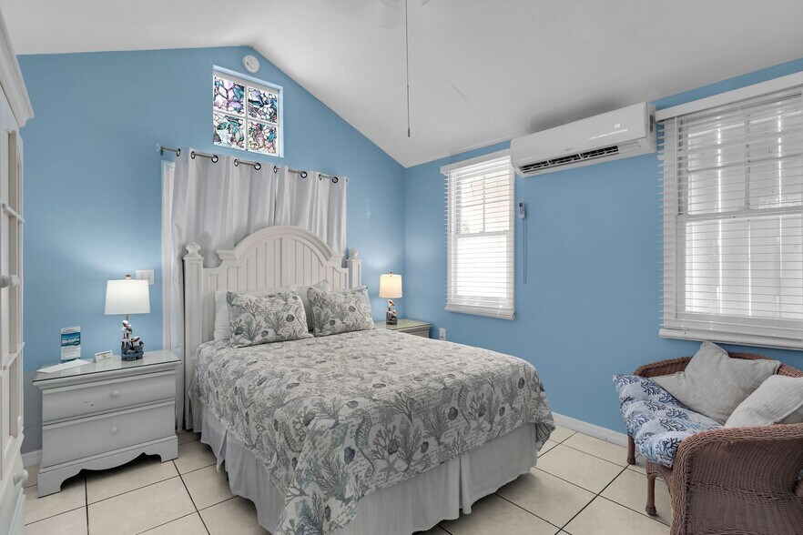 More Photos Of 243 61st St, Marathon Hotel For Sale