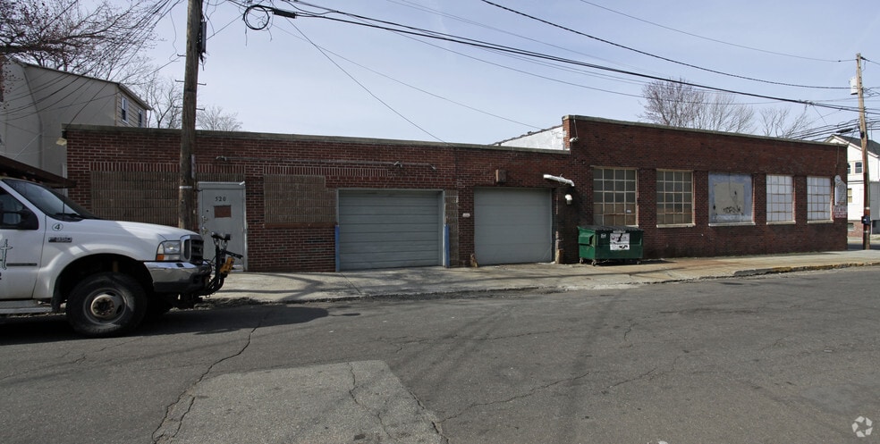 More Photos Of 200-224 S Jefferson St, Orange Warehouse For Lease
