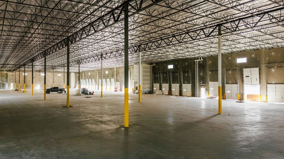 More Photos Of 1352 N Fiesta Blvd, Gilbert Distribution For Lease