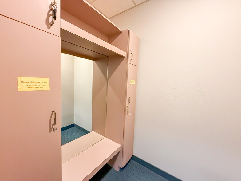 More Photos Of 910 S Scheuber Rd, Centralia Medical For Lease