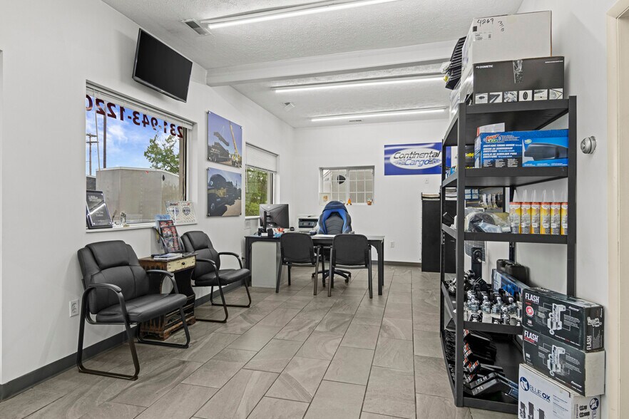 More Photos Of 981 Blue Star Dr, Traverse City Auto Repair For Sale