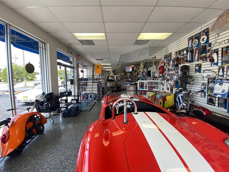 More Photos Of 4400 N Dixie Hwy, Fort Lauderdale Flex For Sale