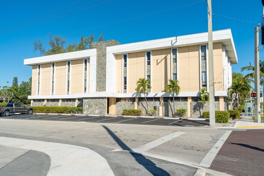 Primary Photo Of 4101 N Andrews Ave, Fort Lauderdale Medical For Lease