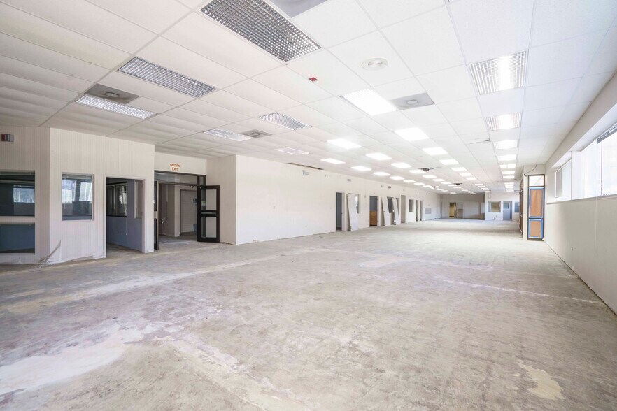 More Photos Of 1310 S Commerce St, Harlingen Office For Sale