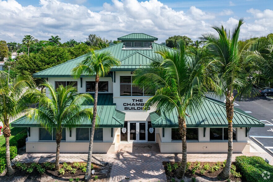 More Photos Of 2390 Tamiami Trl N, Naples Medical For Lease