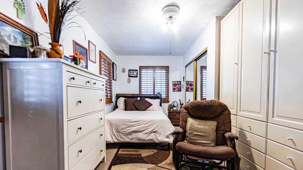 More Photos Of 4656 Floral Dr, Los Angeles Industrial For Sale