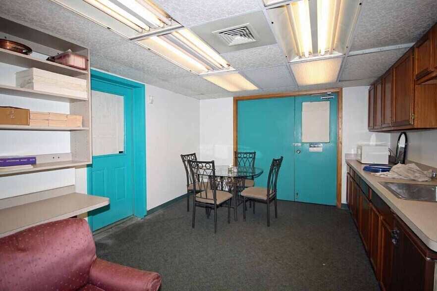 More Photos Of 8030 Bennett St, Pittsburgh Self Storage For Sale