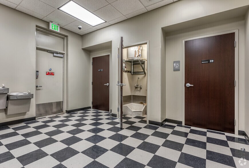 More Photos Of 5252 Ehrlich Rd, Tampa Bank For Sale