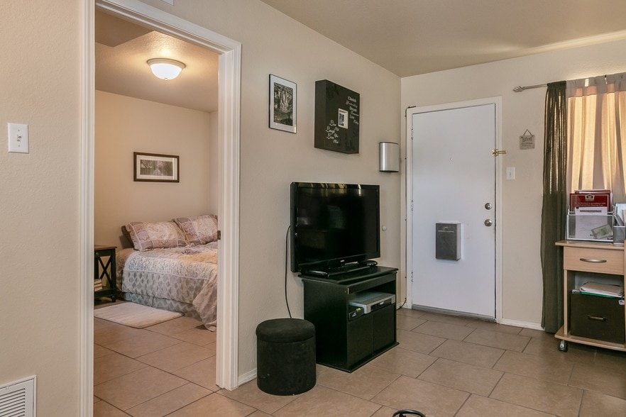 More Photos Of 1031 N Sumner St, Pampa Apartments For Sale