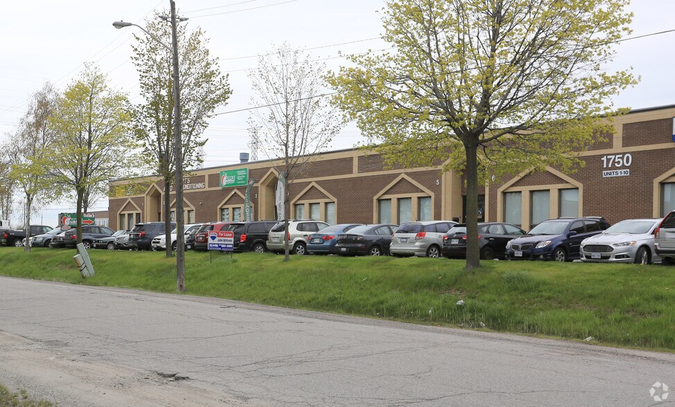 More Photos Of 1750 Plummer St, Pickering Warehouse For Lease