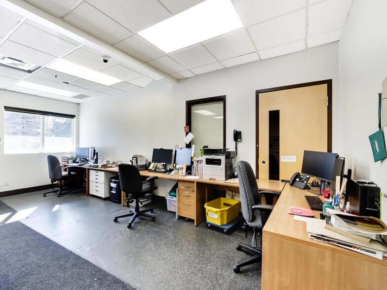 More Photos Of 540 Plains Rd E, Burlington Apartments For Sale