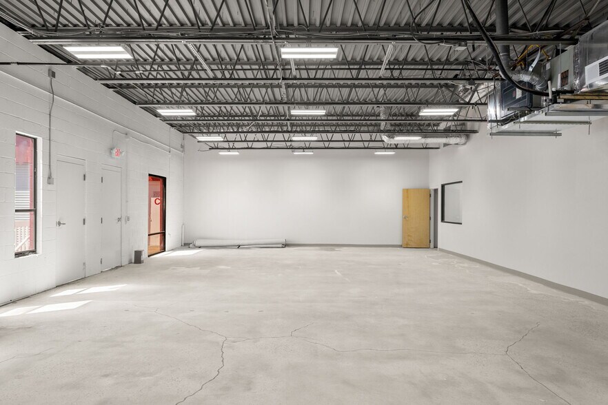 More Photos Of 1803 Associates Ln, Charlotte Showroom For Lease