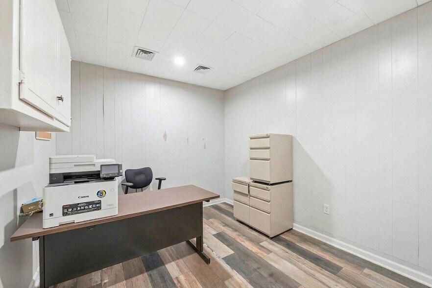 More Photos Of 224 E Broad St, Winder Medical For Sale