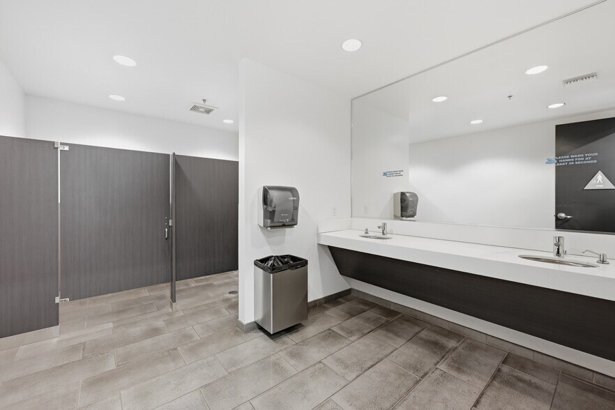 More Photos Of 9170-9190 Camino Santa Fe, San Diego Light Manufacturing For Sale