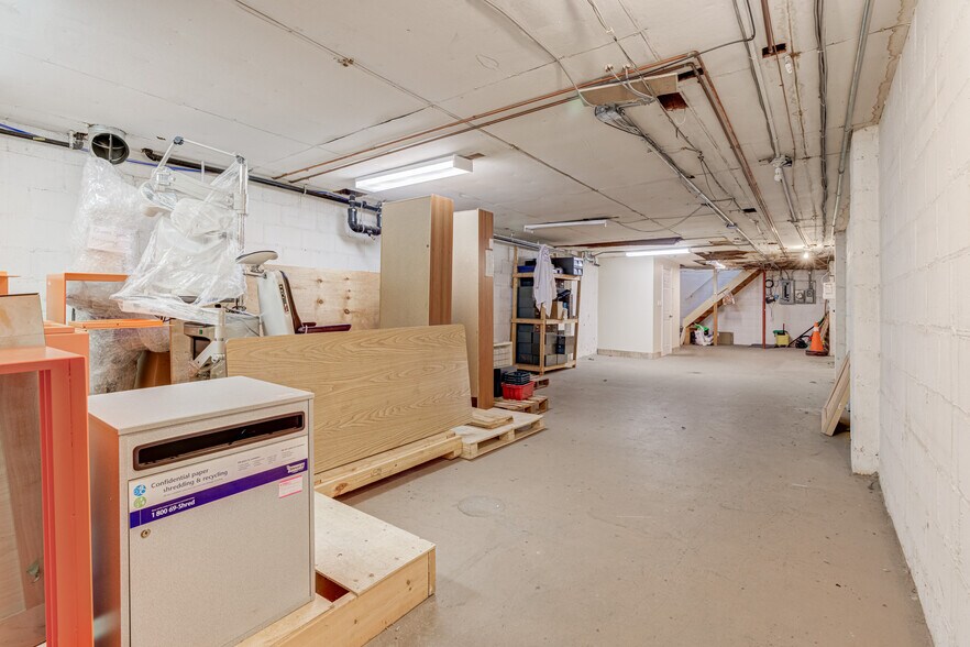 More Photos Of 3000 Bloor St W, Toronto Storefront For Sale