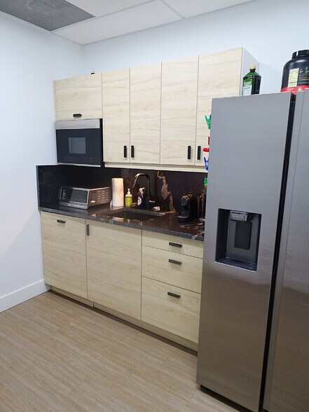 More Photos Of 2455 E Sunrise Blvd, Fort Lauderdale Loft Creative Space For Sale