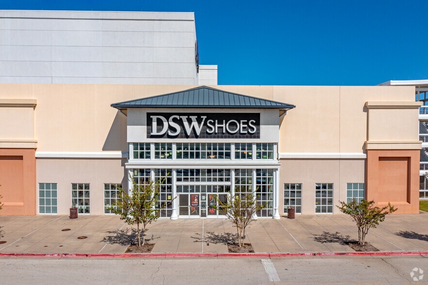 More Photos Of 3811-3891 S Cooper St, Arlington Unknown For Lease