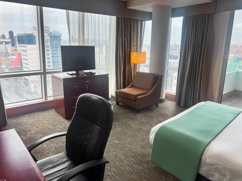 More Photos Of 39-05 29th St, Long Island City Hotel For Sale