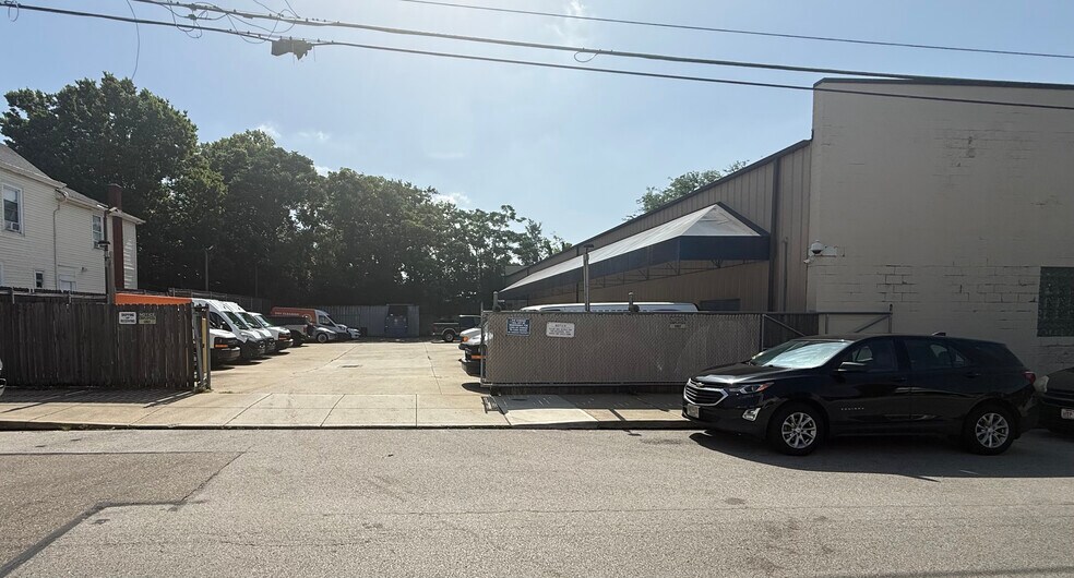 More Photos Of 2016 Madison Rd, Cincinnati Storefront Retail Office For Lease