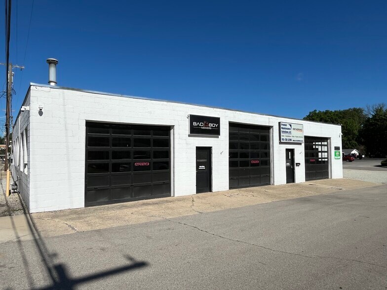 More Photos Of 11 N Center St, Cambridge City Freestanding For Sale