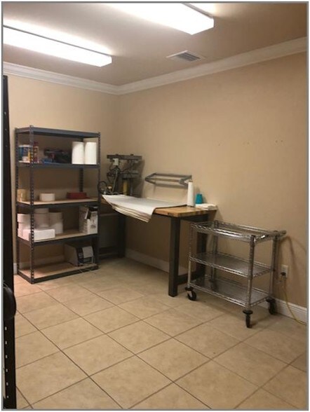 More Photos Of 5880 Shirley St, Naples Light Manufacturing For Sale