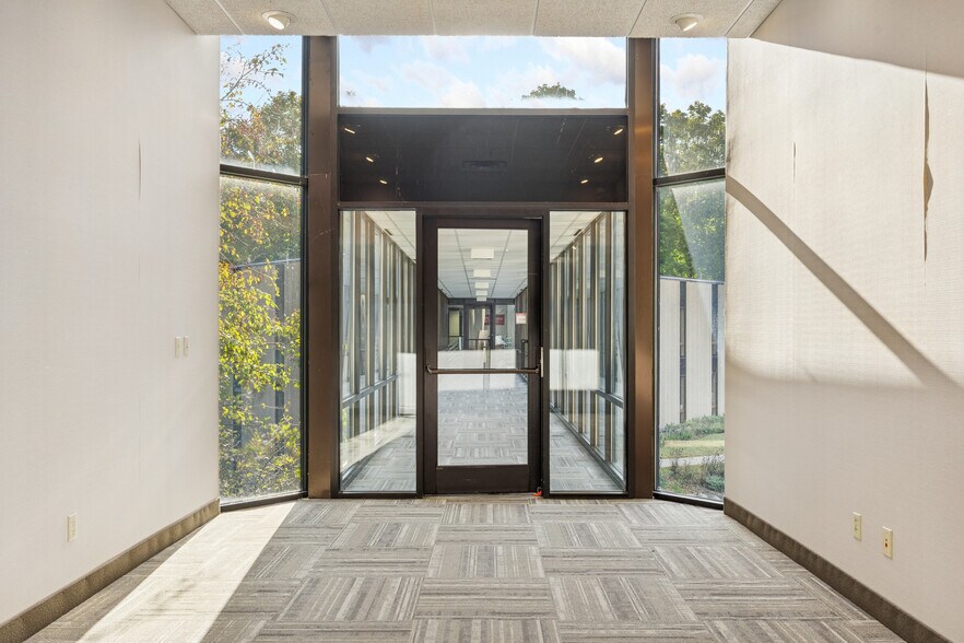 Primary Photo Of 1800 Pioneer Creek Ctr, Maple Plain Office For Lease