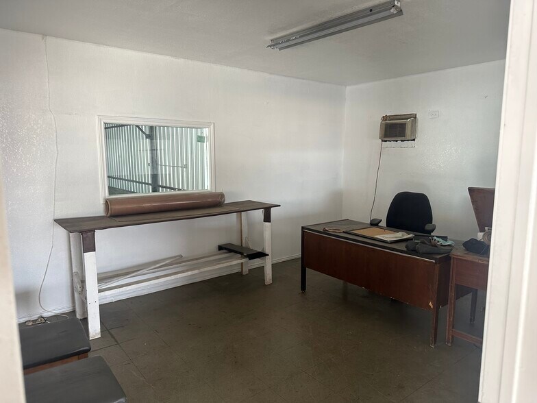 More Photos Of 10411 Harry Hines Blvd, Dallas Auto Dealership For Lease