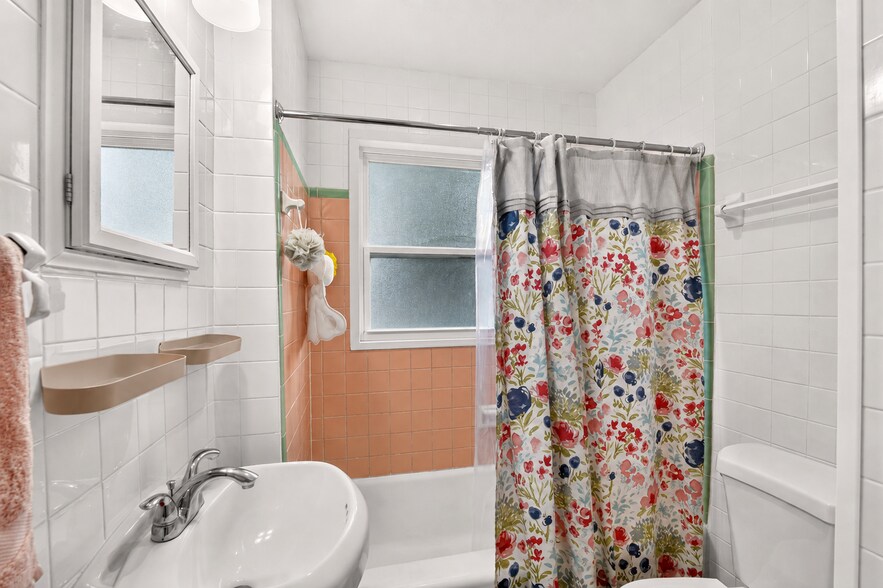 More Photos Of 922 SW 7th Ave, Gainesville Apartments For Sale