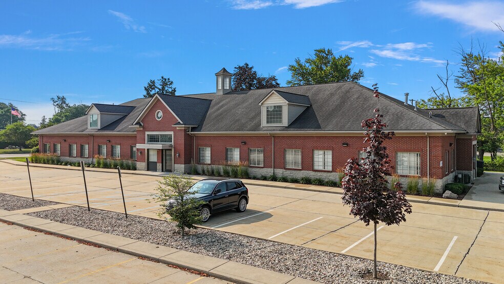 More Photos Of 30117 Schoenherr Rd, Warren Medical For Lease