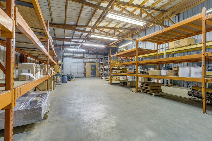 More Photos Of 110 Lee Joyal Rd, Duncan Service For Lease