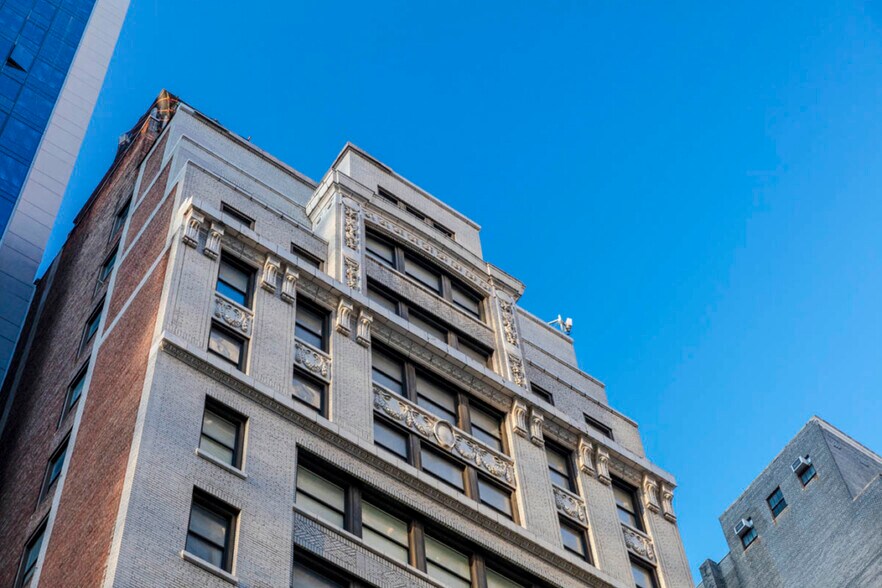 More Photos Of 32 W 39th St, New York Loft Creative Space For Sale