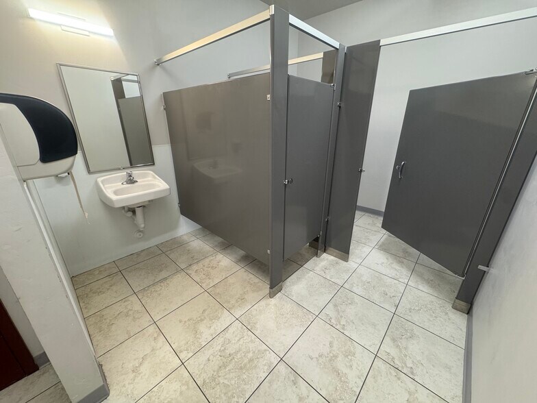 More Photos Of 15856 S Rockwell Park Cv, Herriman Industrial For Lease