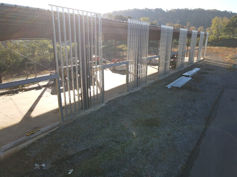 More Photos Of 110 Whitewood Blvd, Johnson City General Retail For Lease