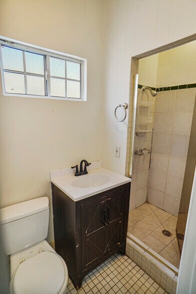 More Photos Of 5552 Barton Ave, Los Angeles Land For Sale