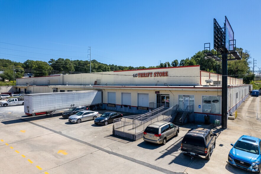 Primary Photo Of 2935 N Decatur Rd, Decatur Showroom For Lease