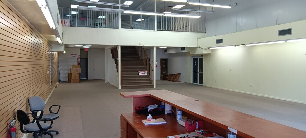 More Photos Of 1896 NW 20th St, Miami Freestanding For Sale