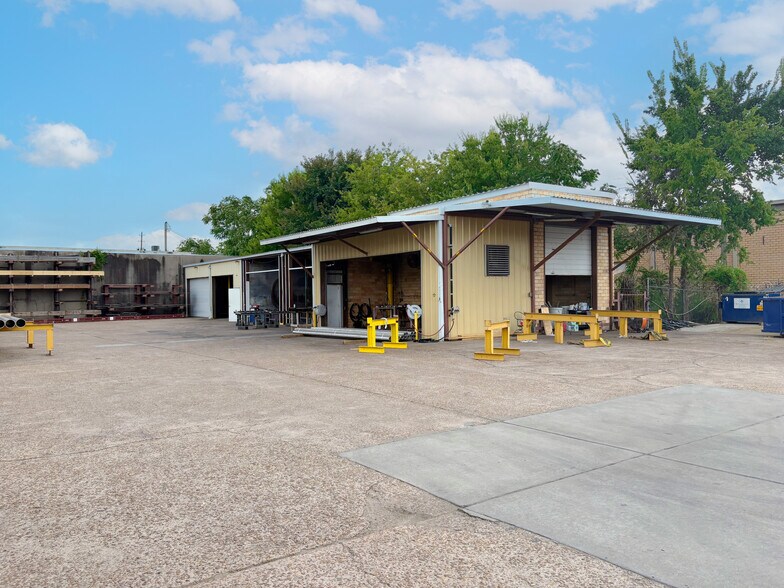 More Photos Of 6626 Gulf Fwy, Houston Warehouse For Sale