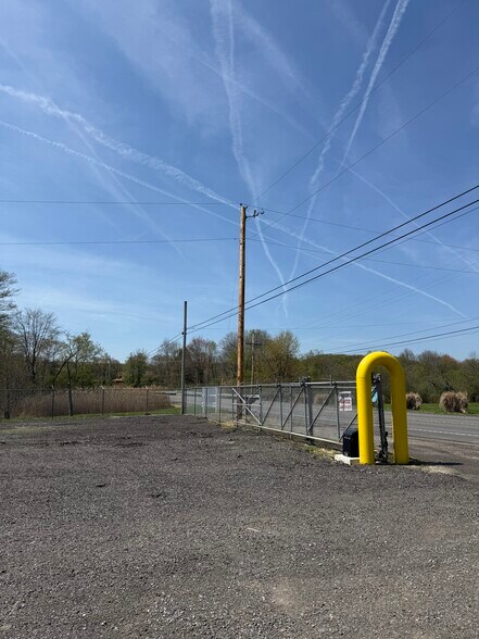 More Photos Of 4881 Pittsburgh Rd, Harrisville Light Distribution For Sale