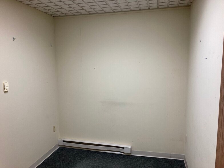 More Photos Of 323 W Superior St, Duluth Storefront Retail Office For Sale
