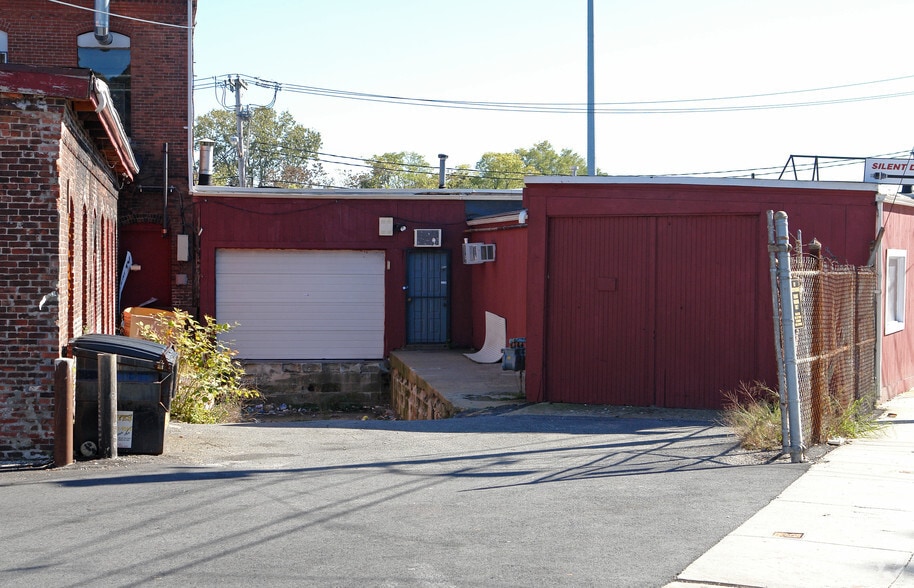 More Photos Of 1476 River St, Hyde Park Manufacturing For Lease