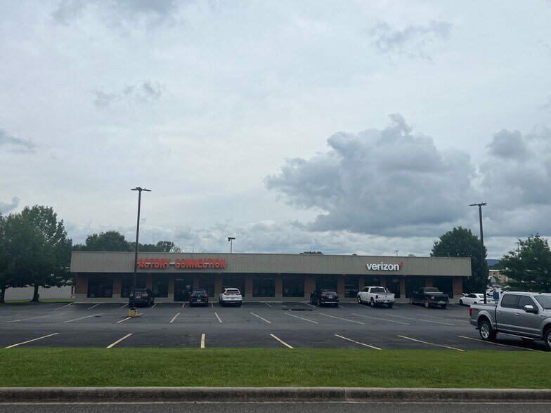 More Photos Of 24919 John T Reid Pky, Scottsboro Storefront For Lease