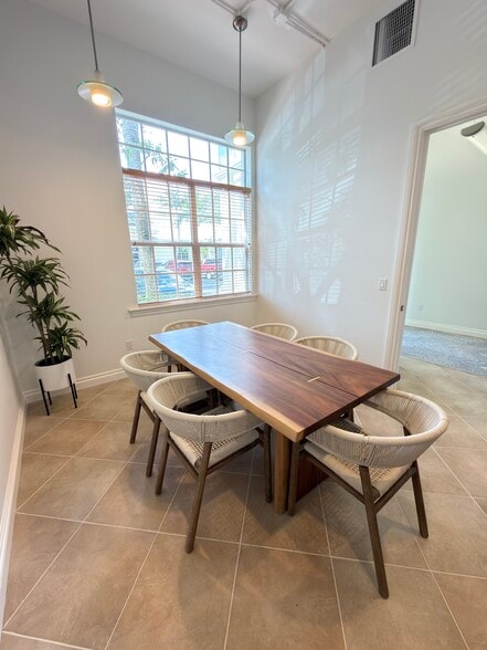 More Photos Of 1931 Commerce Ln, Jupiter Office For Sale